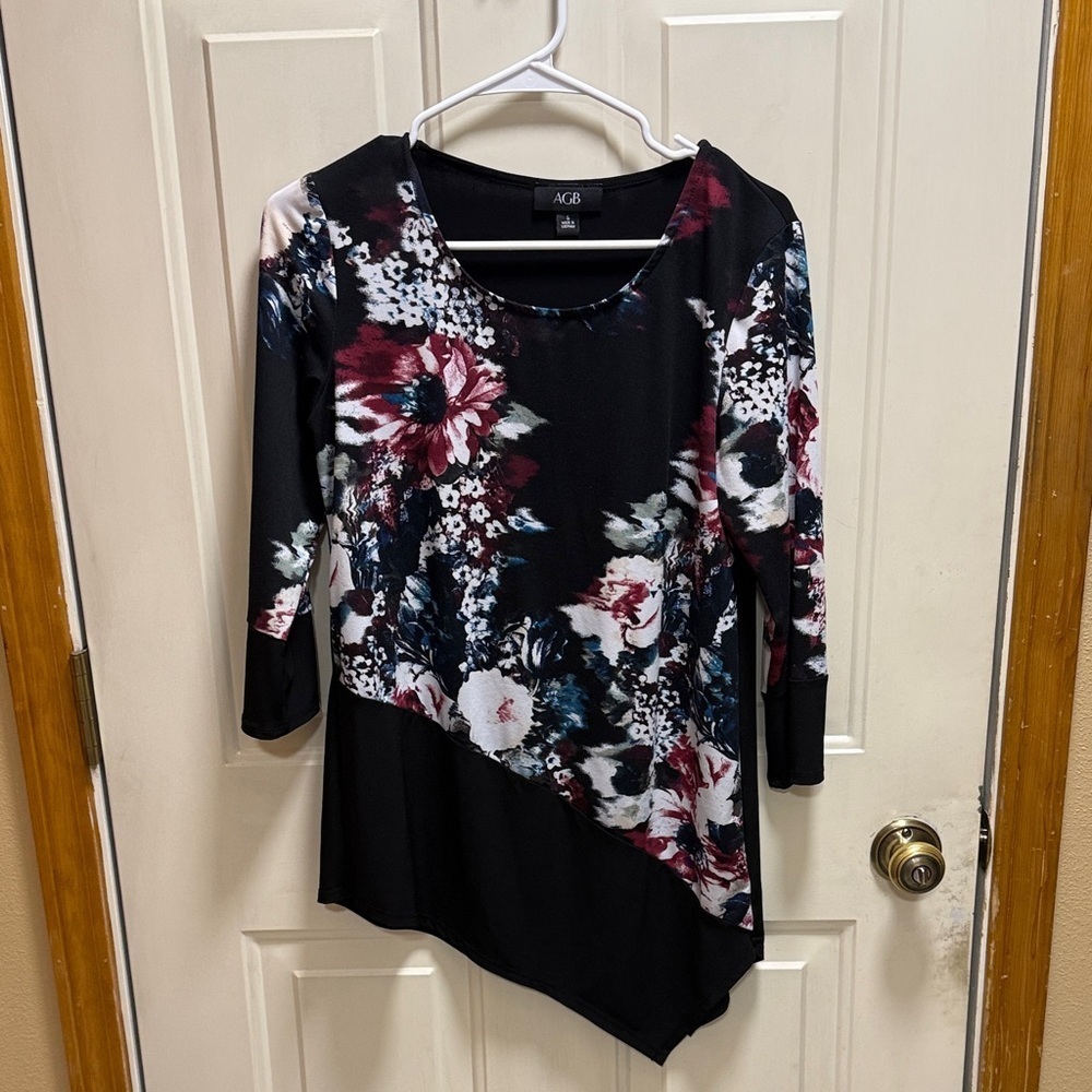 AGB Black and Red Floral Asymmetrical Tunic Length Top size S